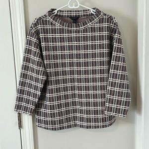Ann Taylor patterned knit in size Large PETITE